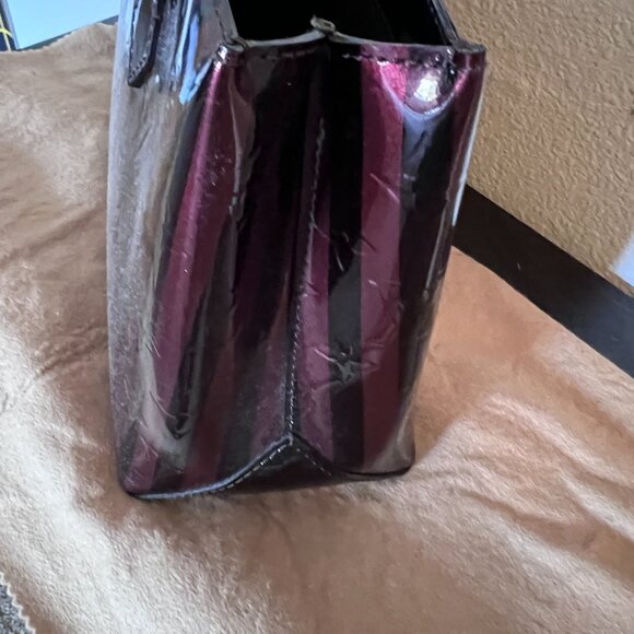 Louis Vuitton vernis Rayures Wilshire PM amarante- guaranteed authentic - Picture 4 of 14